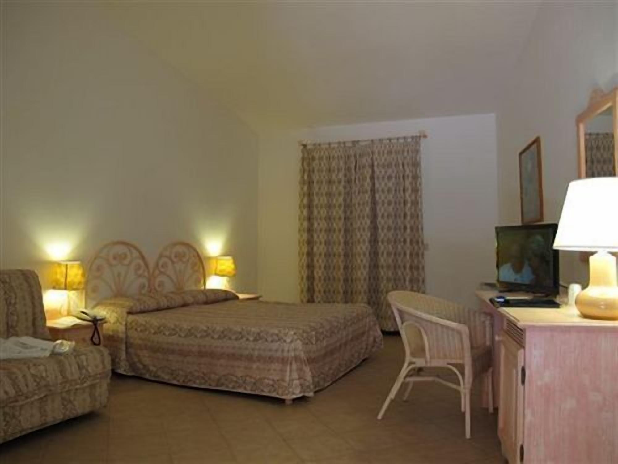 Godo Beach Hotel Baja Sardinia Extérieur photo
